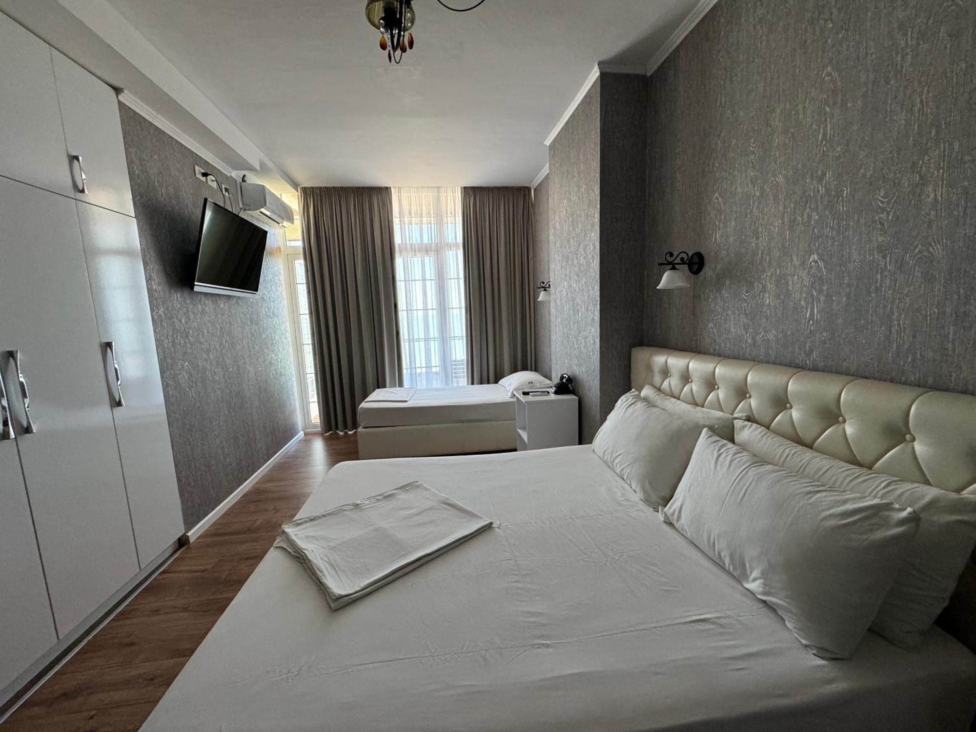 Espana Aparthotel Shkallnur Exterior photo